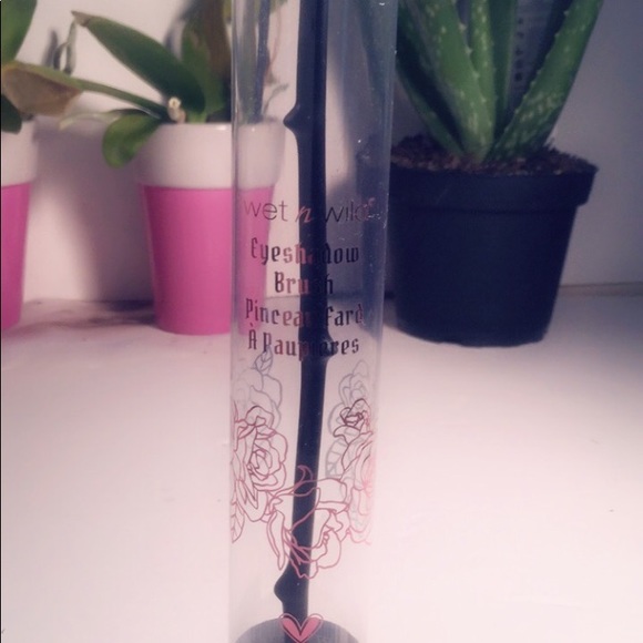 🆕WET N WILD EYESHADOW BRUSH🆕 - Picture 2 of 3